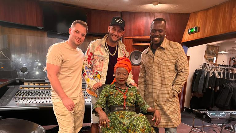 Our new single “Chica de Favela” is out now!