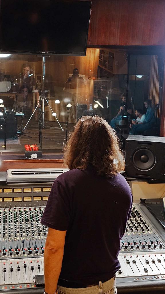 Recording Engineer Jeff Ginouvese at recording studio Studio Färber